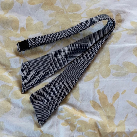 School uniform tie (girls) - Picture 1 of 1